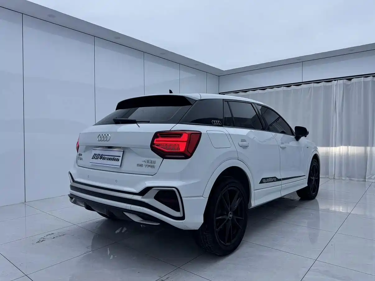 Audi Q2L