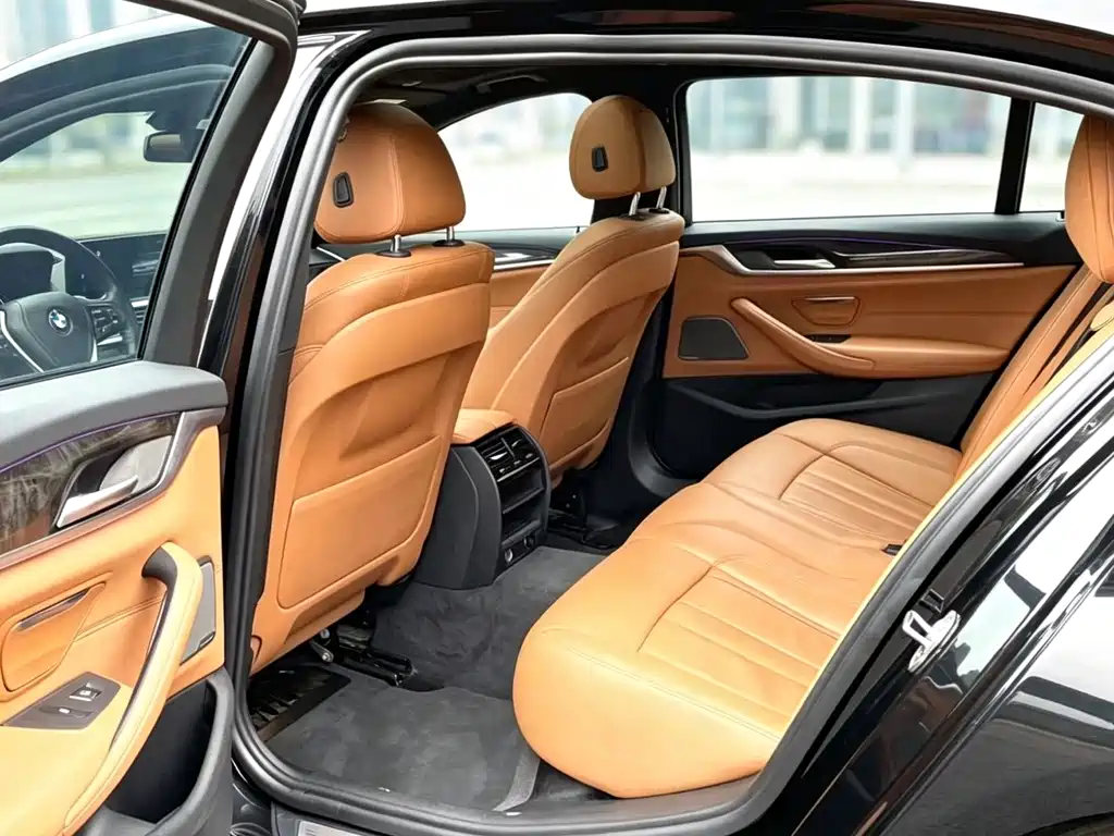 BMW 5 Series — миниатюра 7
