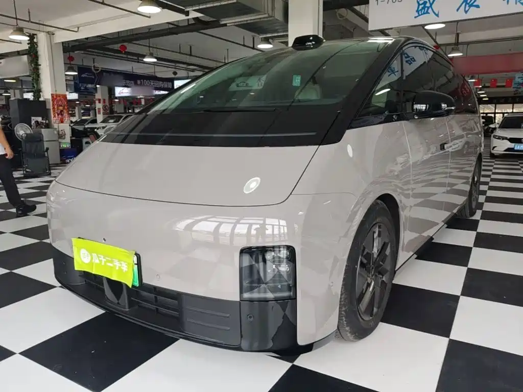 Li Auto Li MEGA — миниатюра 2