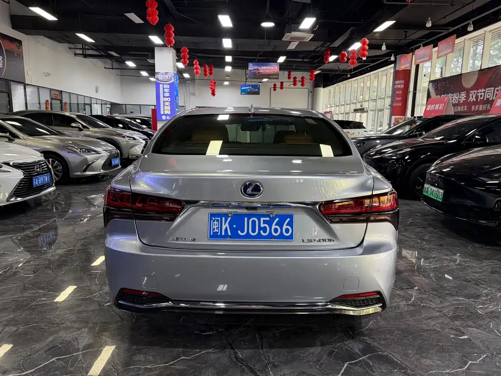 Lexus LS — миниатюра 9