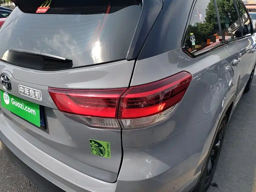 Toyota Highlander 2021 2.0T Luxury 7 мест