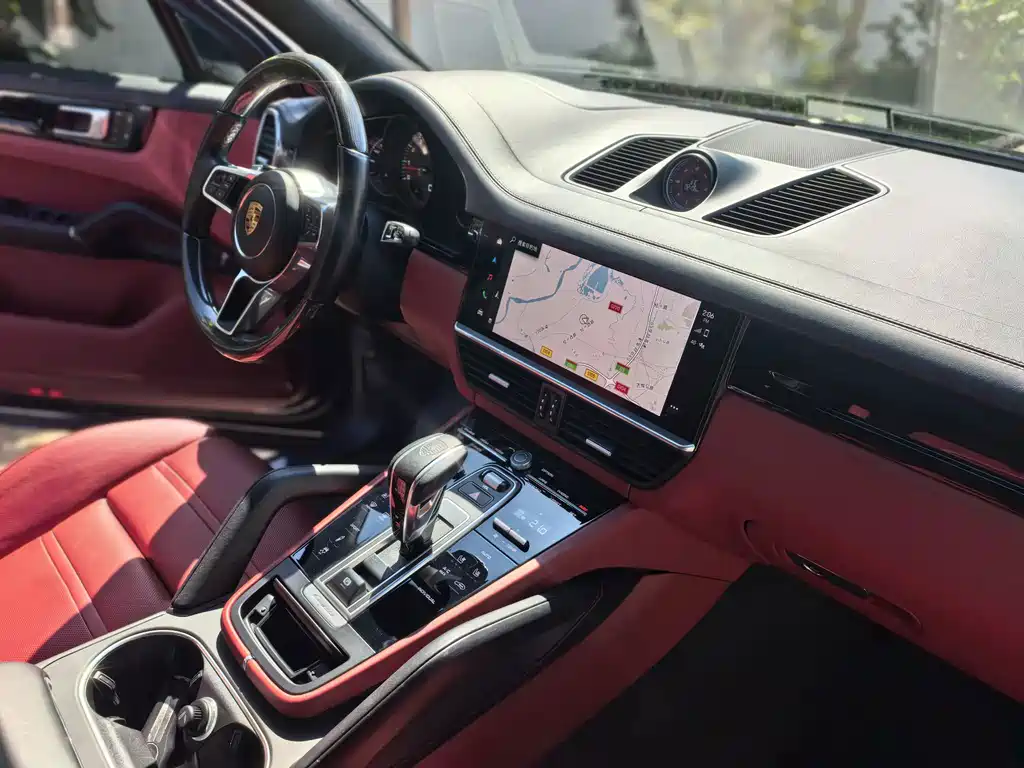 Porsche Cayenne — миниатюра 6