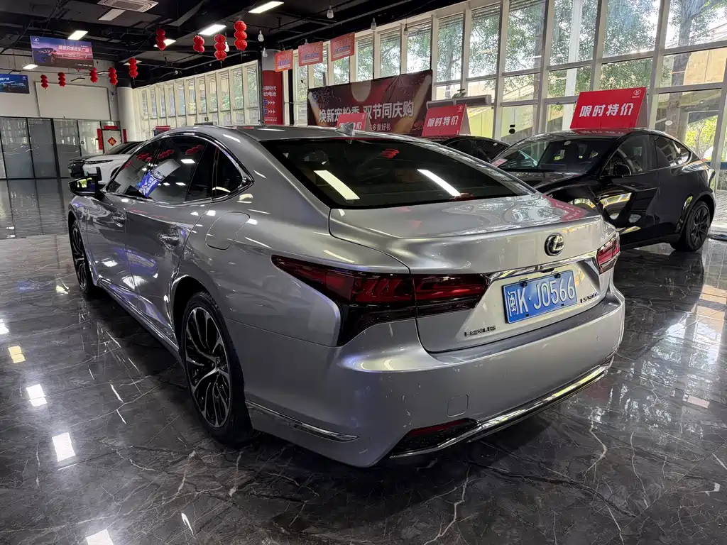 Lexus LS — миниатюра 10