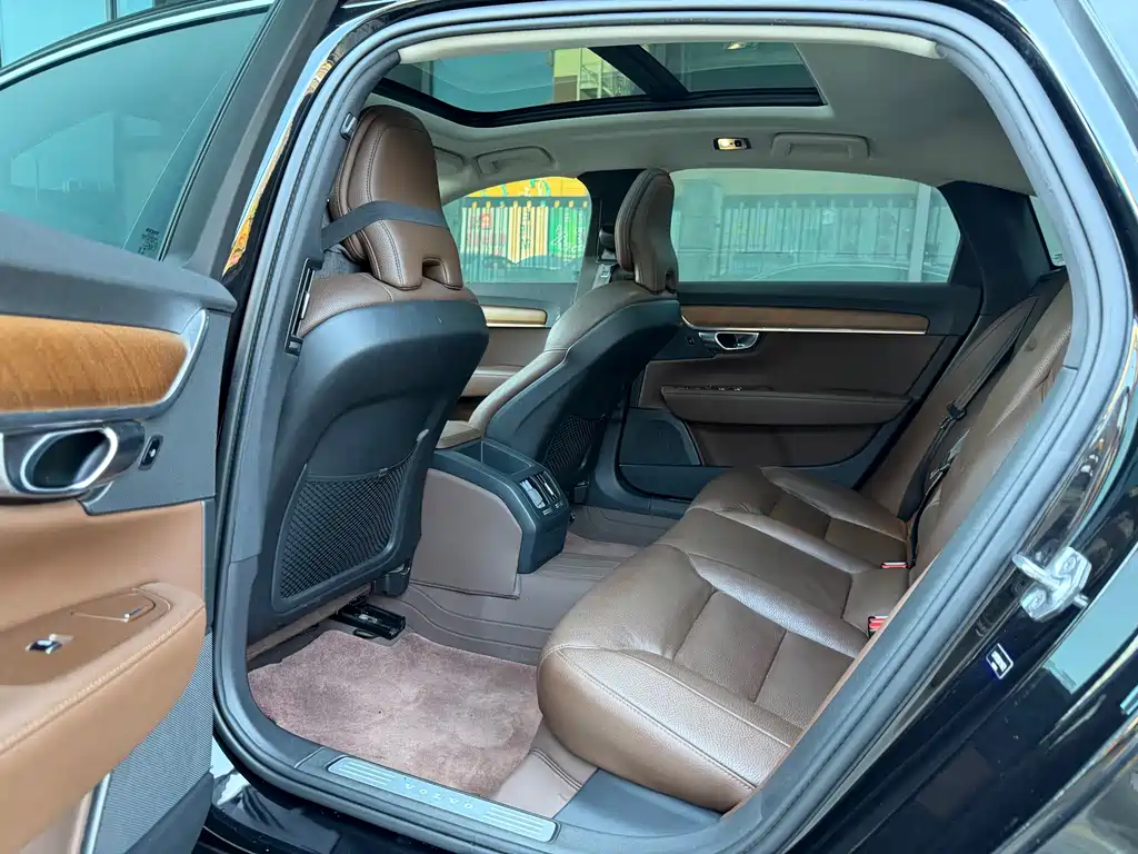 Volvo S90 — миниатюра 6