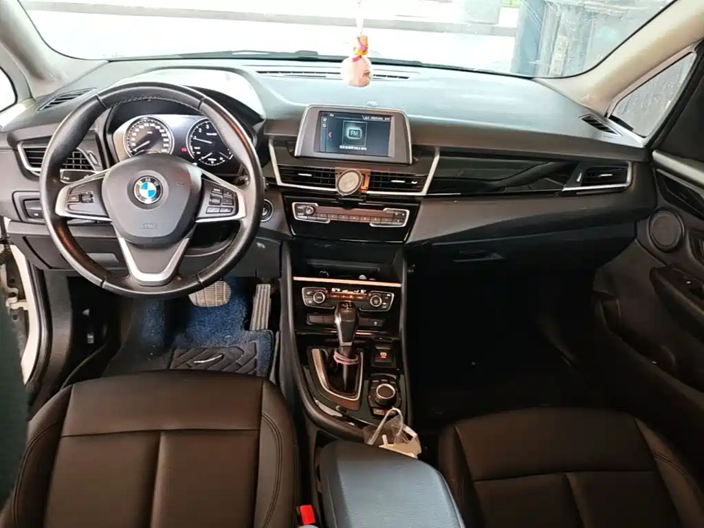 BMW 2 Series Active Tourer — миниатюра 10
