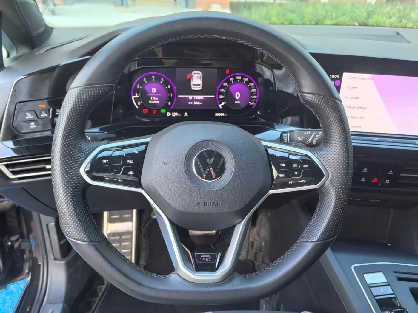 Volkswagen Golf 1.4 л 2023 г. Чёрный, пробег 39000 км