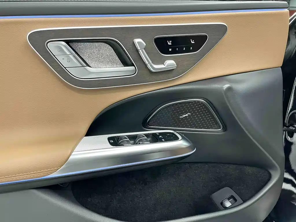 Mercedes-Benz E-Class — миниатюра 16