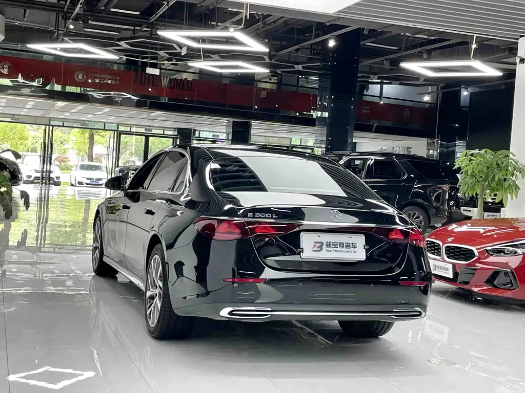 Mercedes-Benz E-Class — миниатюра 10