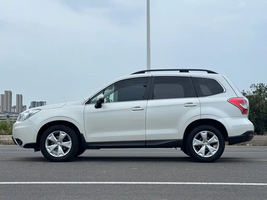 Subaru Forester 2013 2.5i AT Luxury