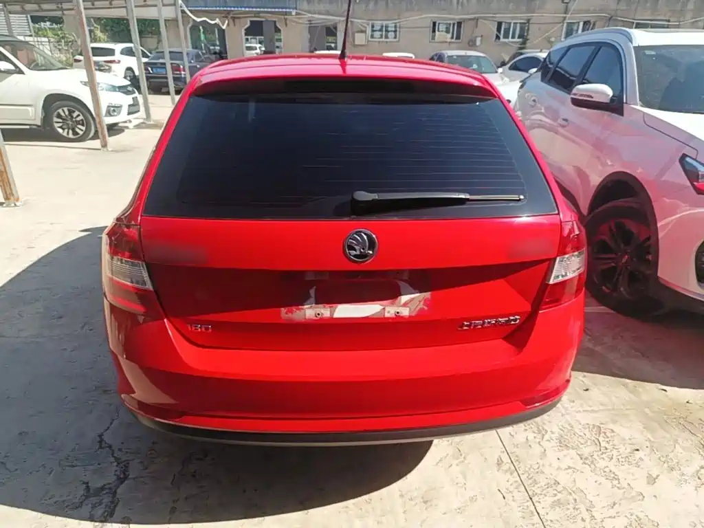 Skoda Rapid Spaceback — миниатюра 6