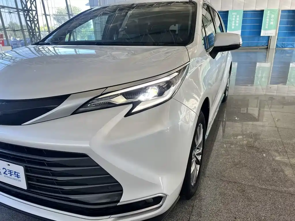 Toyota Sienna — миниатюра 17
