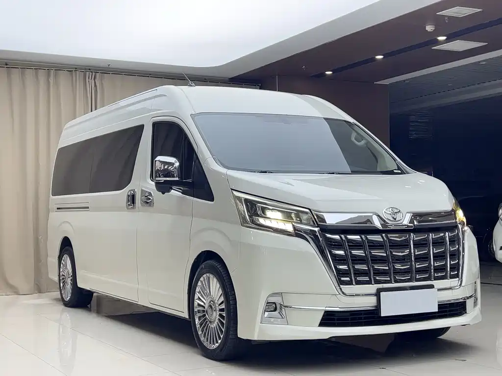 Toyota HiAce 2022 3.5L AT