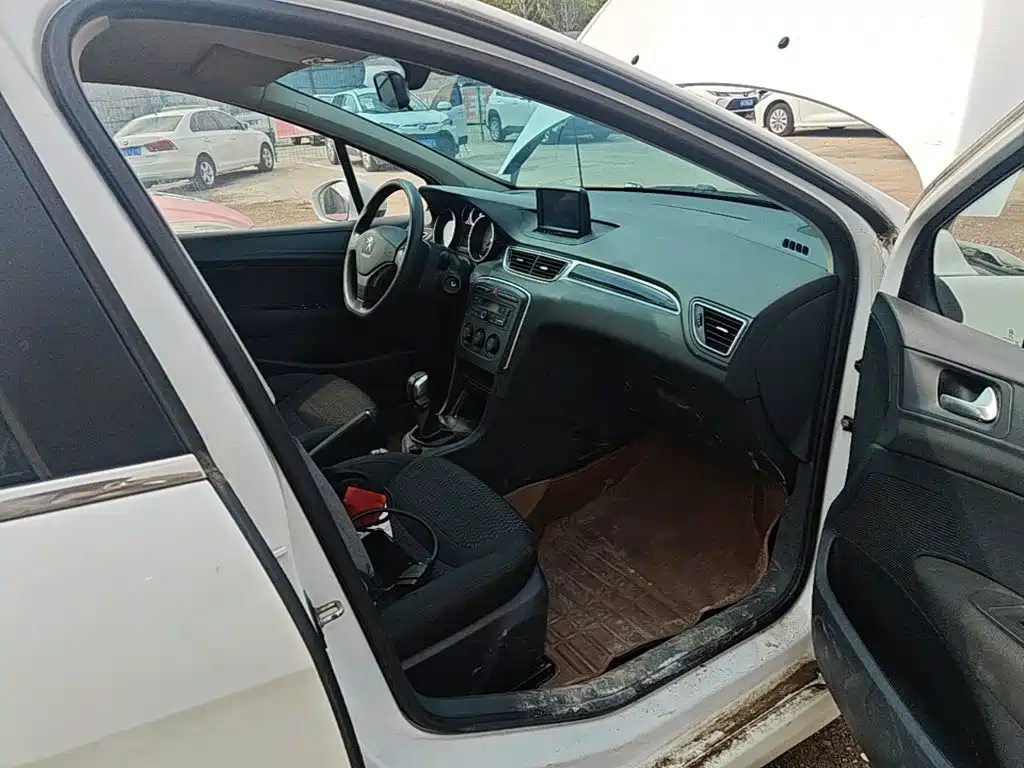 Peugeot 308 — миниатюра 9