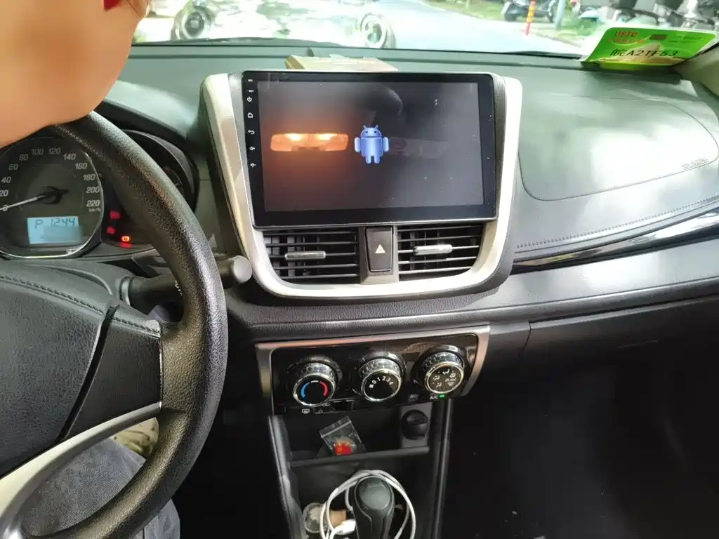 Toyota Yaris L — миниатюра 6