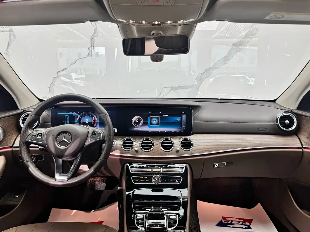 Mercedes-Benz E-Class — миниатюра 9