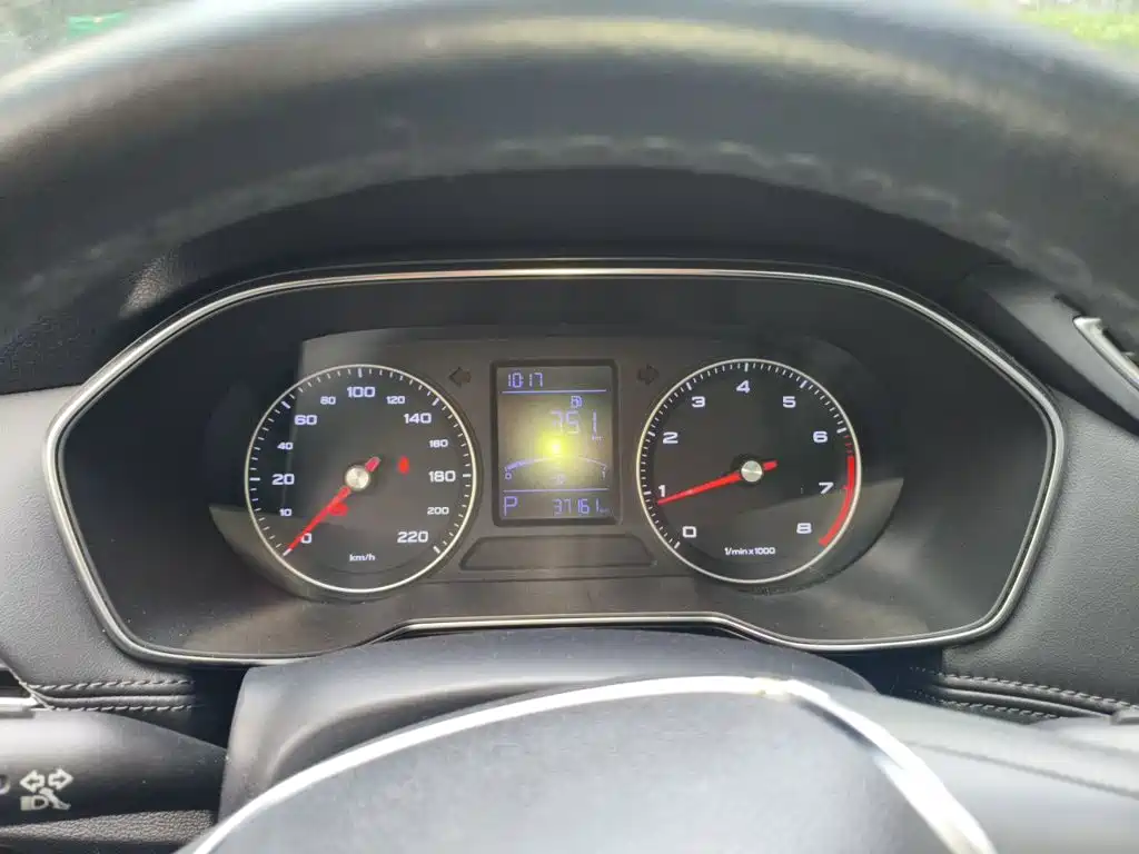 Roewe RX3 — миниатюра 4