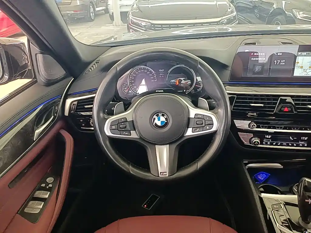 BMW 5 Series — миниатюра 11