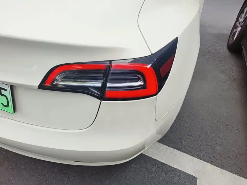 Tesla Model 3 — миниатюра 8