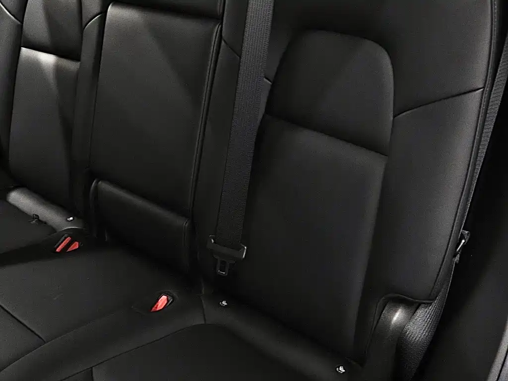 Tesla Model Y — миниатюра 12