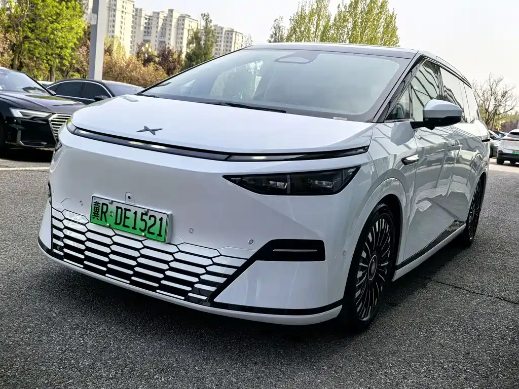 XPeng X9 2025