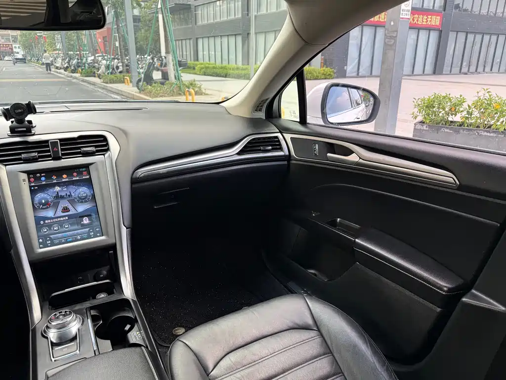 Ford Mondeo — миниатюра 16
