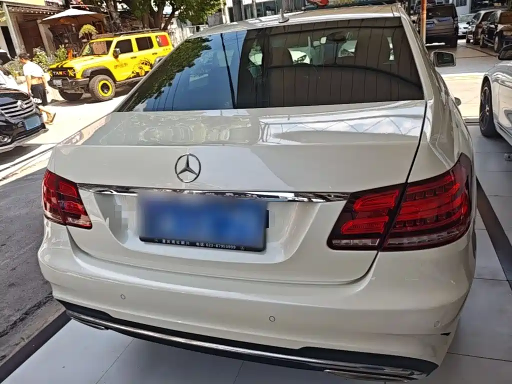 Mercedes-Benz E-Class — миниатюра 6