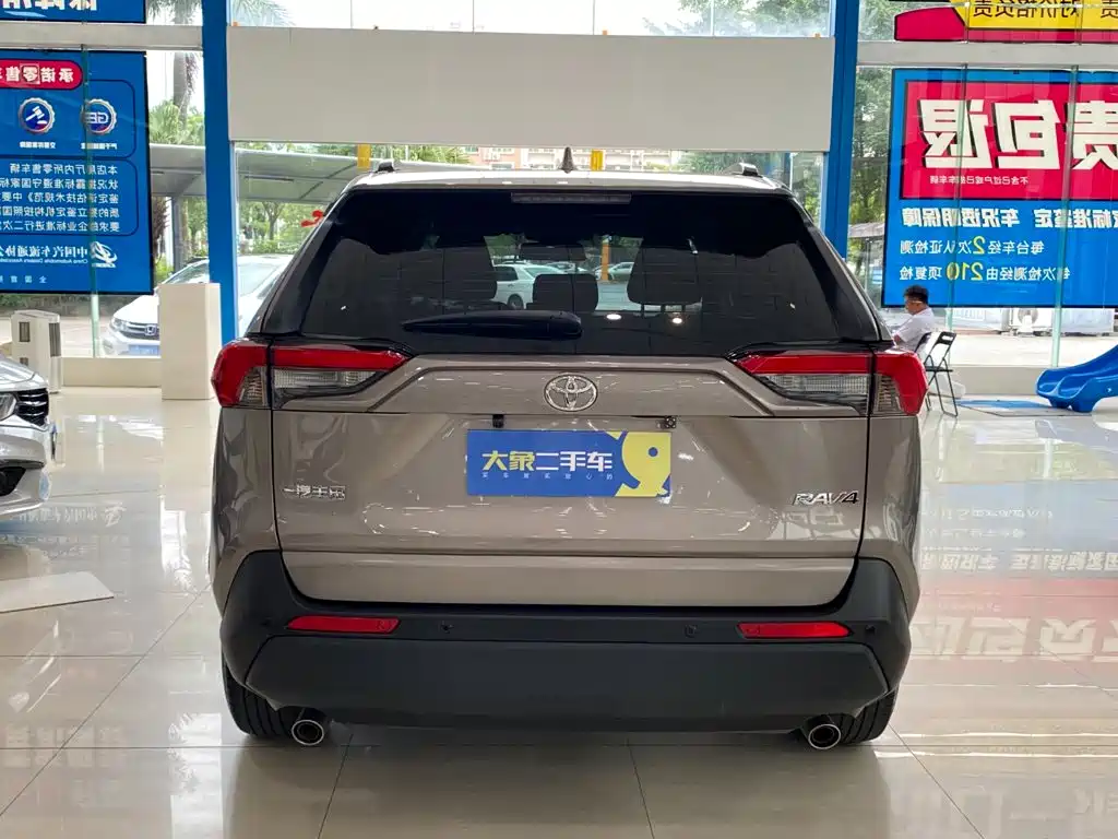 Toyota RAV4 — миниатюра 11