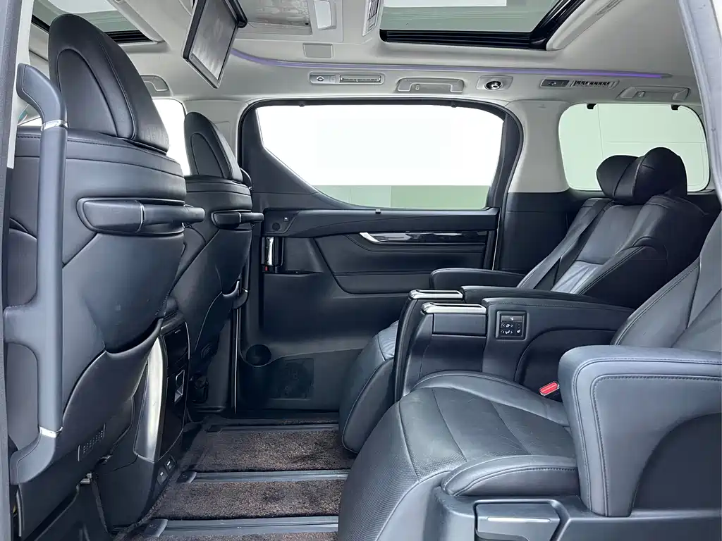 Toyota Vellfire — миниатюра 6
