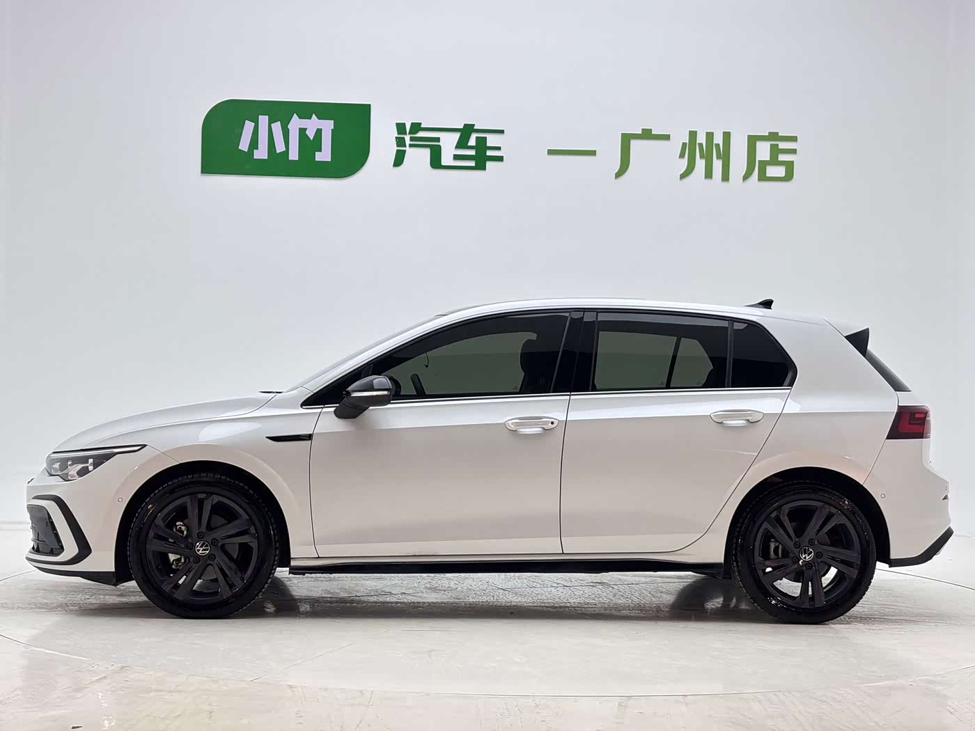 Volkswagen Golf 1.4 л 2023 г. Белый, пробег 21000 км