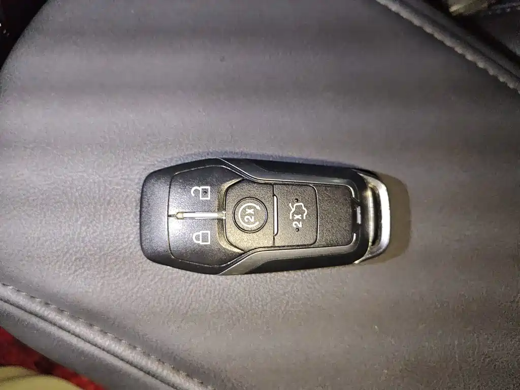 Ford Explorer (Import) — миниатюра 12