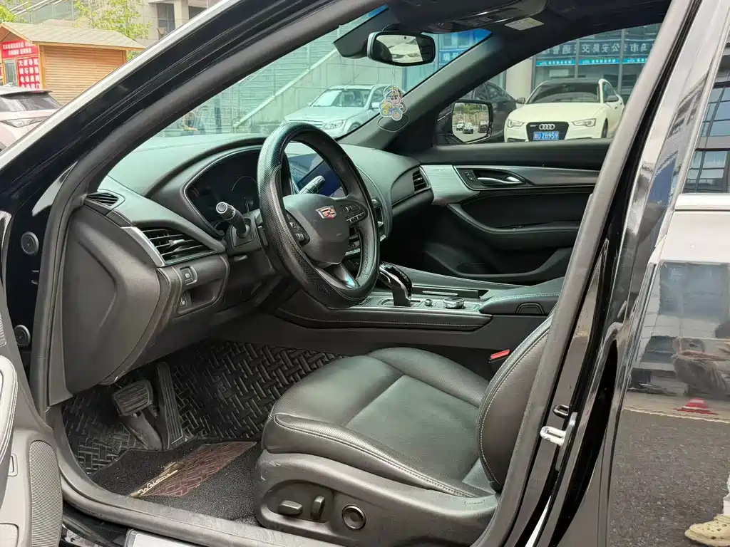 Cadillac CT5 — миниатюра 4