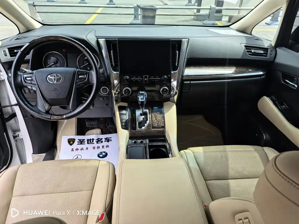 Toyota Alphard — миниатюра 5