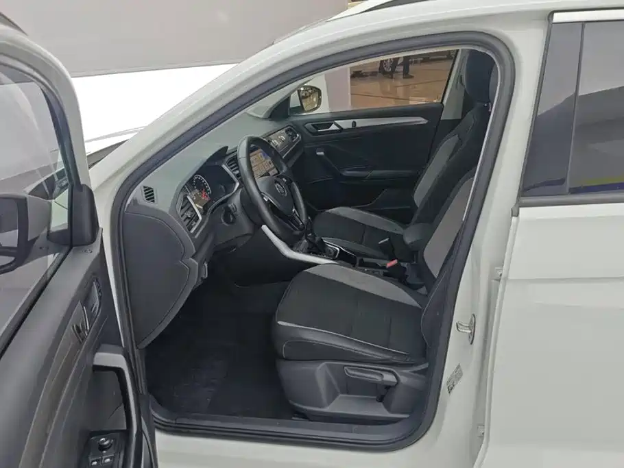 Volkswagen T-Roc — миниатюра 9