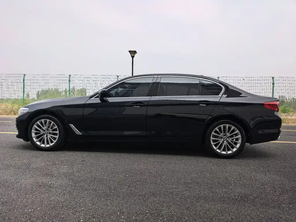 BMW 5 Series — миниатюра 5