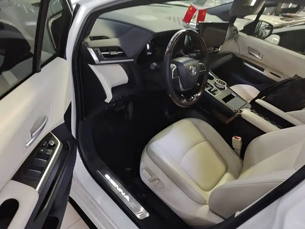Toyota Sienna — миниатюра 16