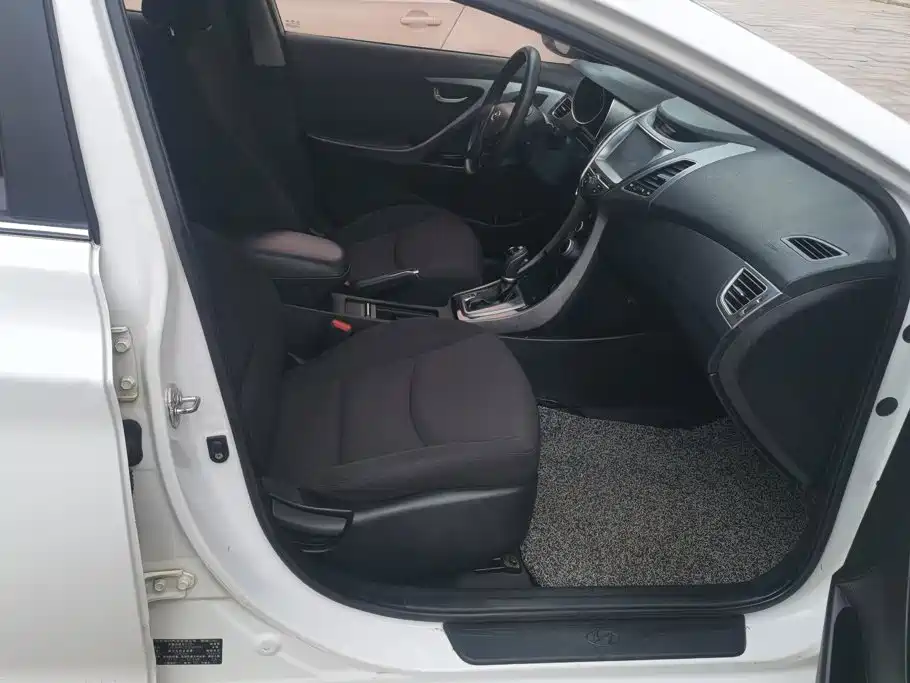 Hyundai Elantra Langdong — миниатюра 8