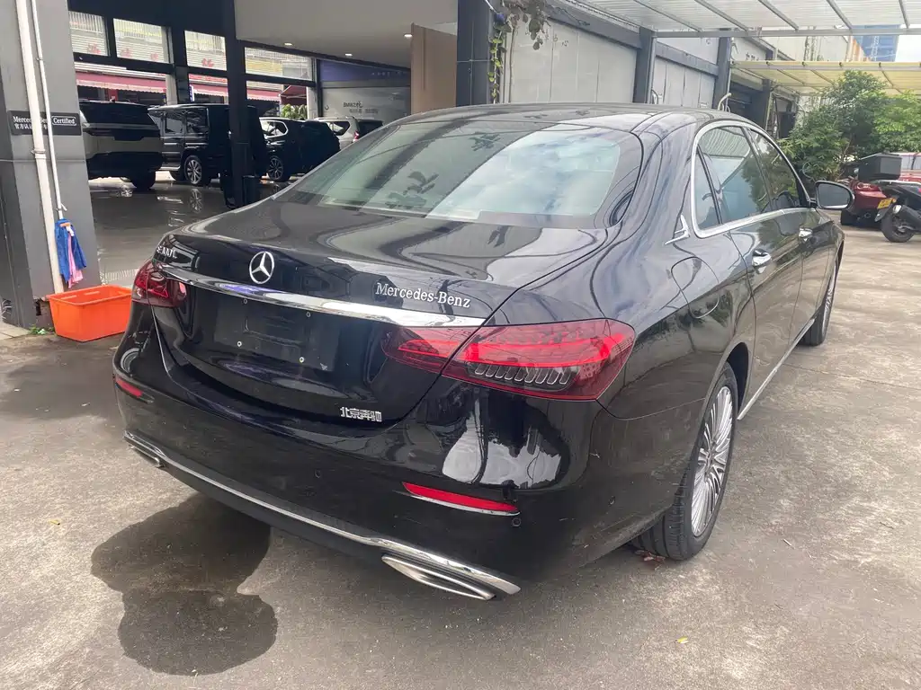 Mercedes-Benz E-Class — миниатюра 9