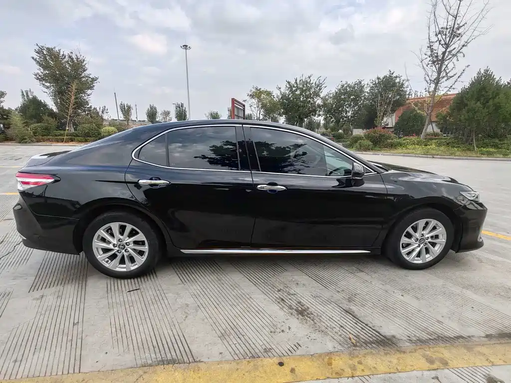 Toyota Camry — миниатюра 6