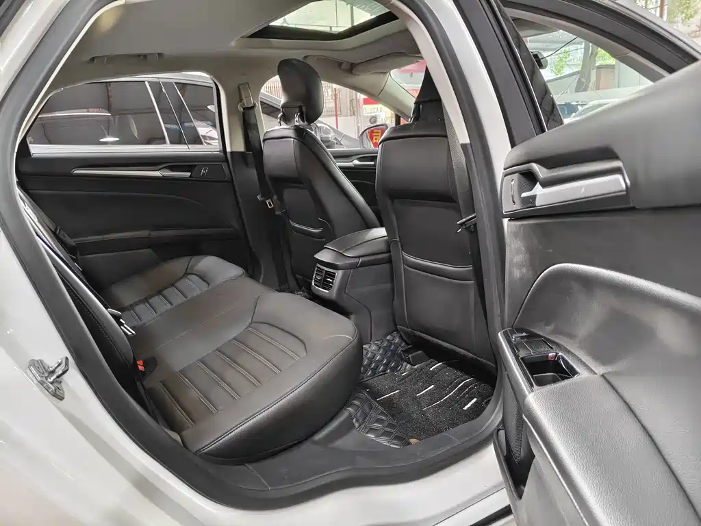 Ford Mondeo — миниатюра 8