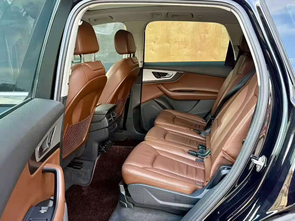 Audi Q7 — миниатюра 5