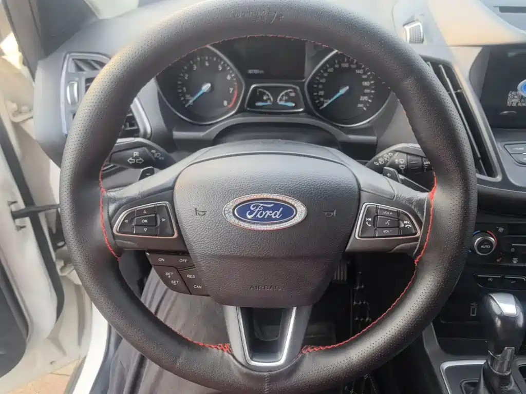 Ford Kuga — миниатюра 11