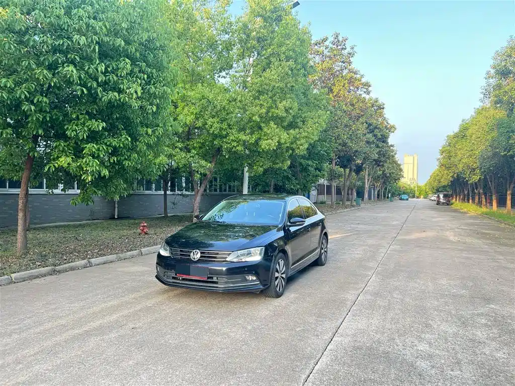 Volkswagen Sagitar 2015