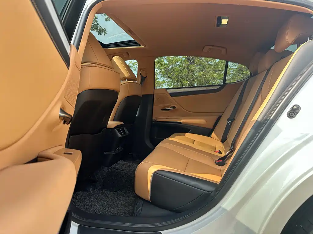 Lexus ES — миниатюра 8