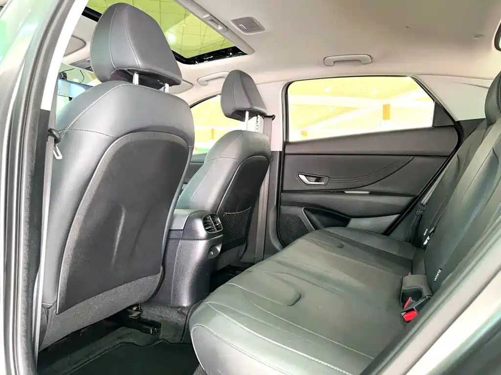 Hyundai Elantra — миниатюра 8
