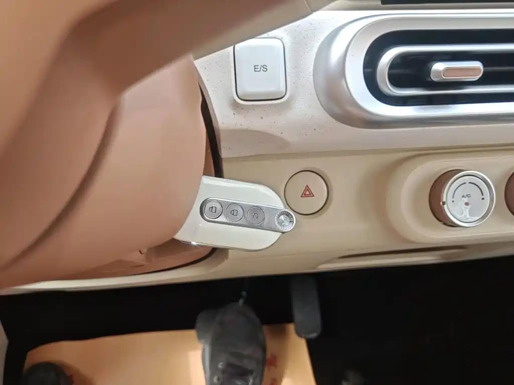 Wuling MINIEV — миниатюра 9