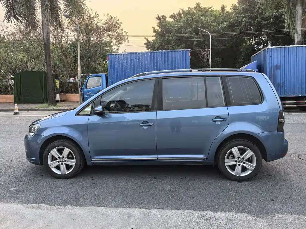 Volkswagen Touran — миниатюра 4