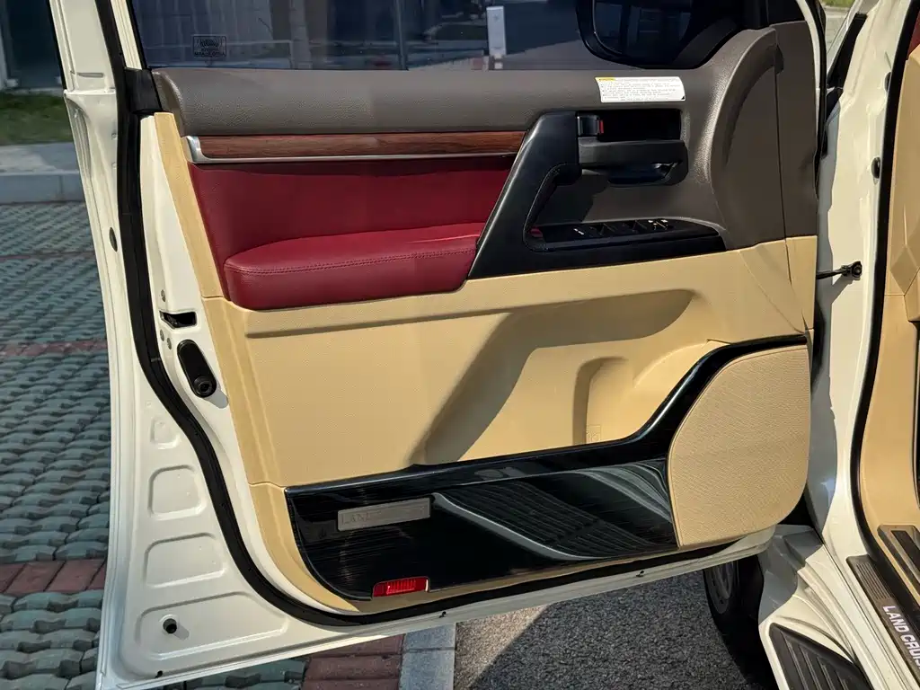 Toyota Land Cruiser — миниатюра 8