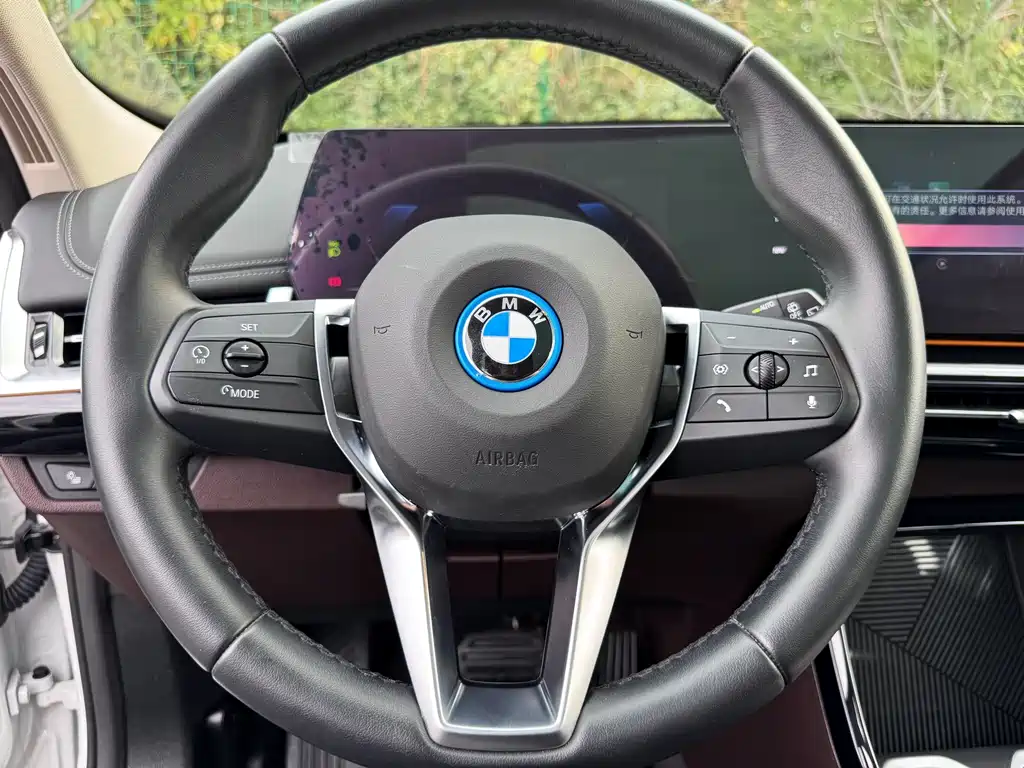 BMW iX1 — миниатюра 12