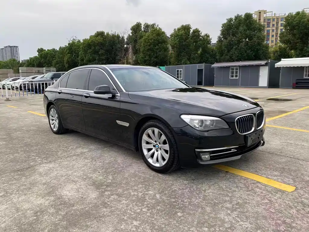 BMW 7 Series — миниатюра 2