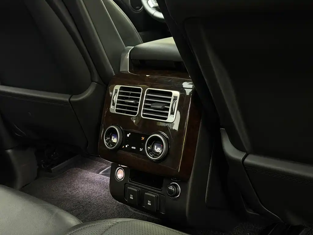 Land Rover Range Rover — миниатюра 18